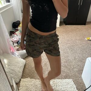 Columbia lightweight camo shorts